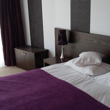 Hotel Niepolomice Bagian luar foto
